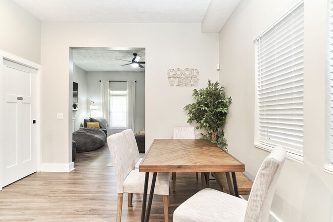 Building Photo - Fully Furnished 2BD Duplex in the Heart of downtown Indy!