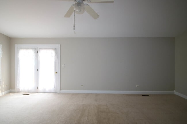 Building Photo - 648 W Parkside Dr