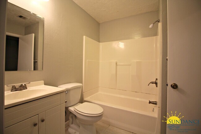 Building Photo - Nice 2 Bedroom Townhouse in Fort Walton
