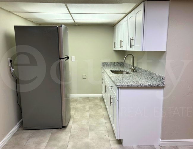 Building Photo - 105 E 500 N