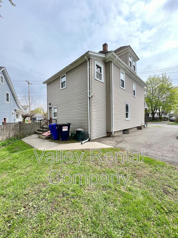 Building Photo - 16 Bates St