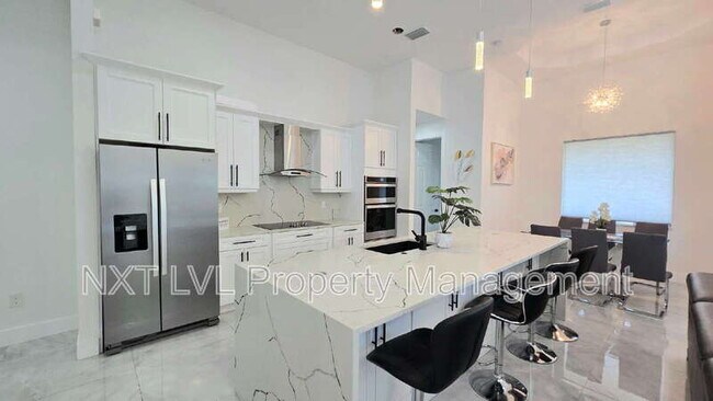 Building Photo - 220 NE 8th Pl