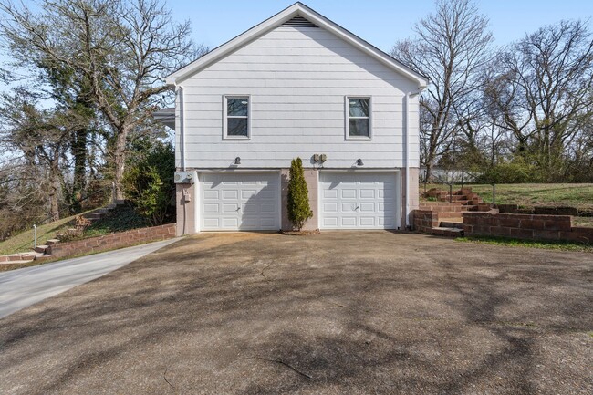 Building Photo - Red Bank Renovated Bungalow!