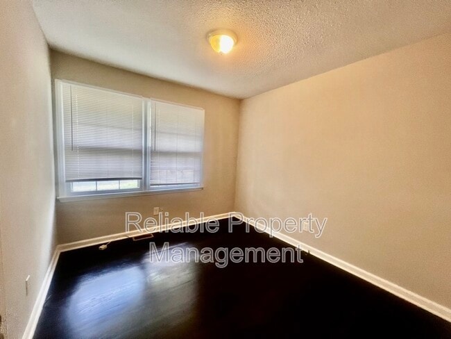 Building Photo - 511 Buck Branch Dr