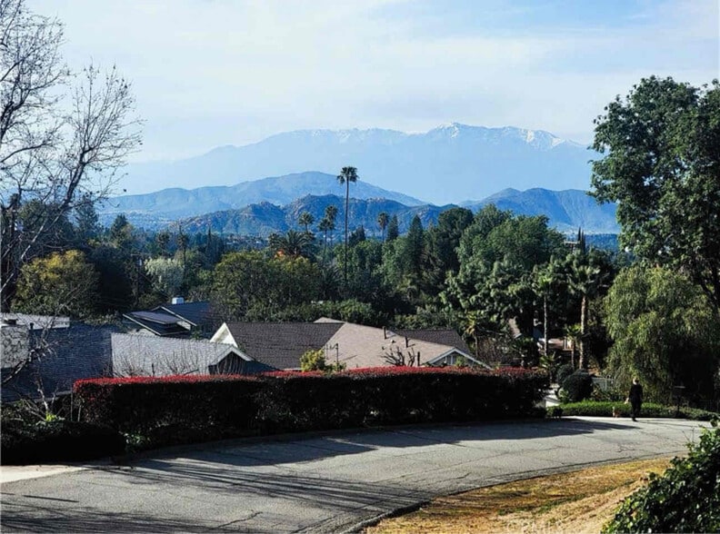 Building Photo - 2128 Oak Crest Dr