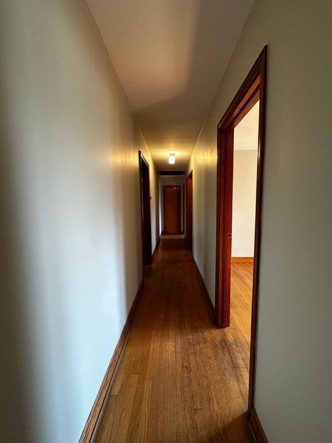 Building Photo - **Move-In Special !! 3 bed/ 2 bath rancher...