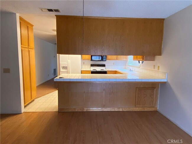 Building Photo - 1056 Sombra Way