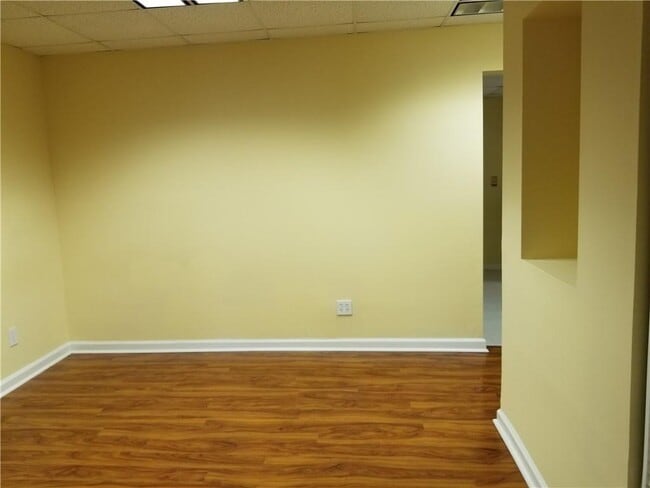 Building Photo - 2828 Oglethorpe Run Square