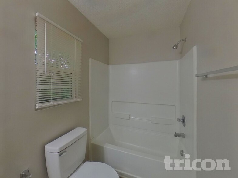 Building Photo - 812 Spears Dr