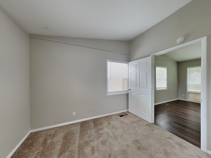 Building Photo - 120 Brookside Dr