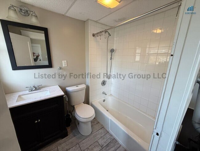 Building Photo - 170 King St