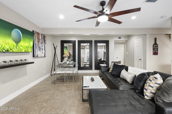 Building Photo - 8570 E Indian School Rd