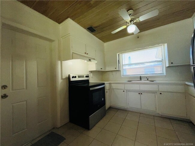 Building Photo - 1406 Citrus Ave