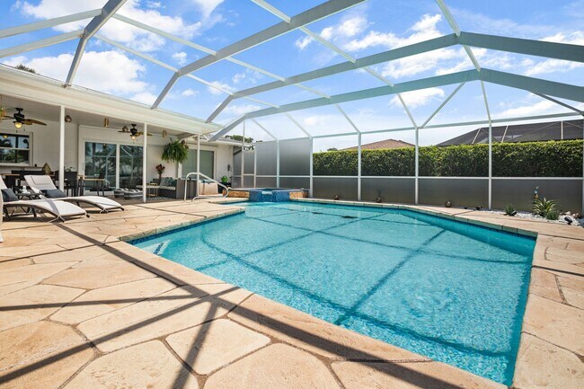 Building Photo - ** VICTORIA PARK ** 4 BED / 2 BATH - POOL ...
