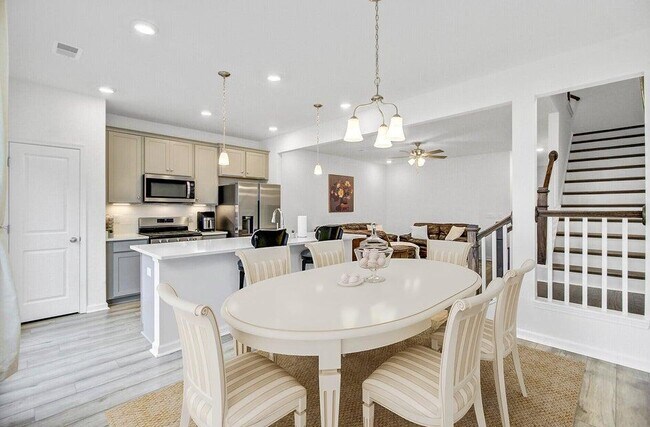 Building Photo - 770 Trotters Ln