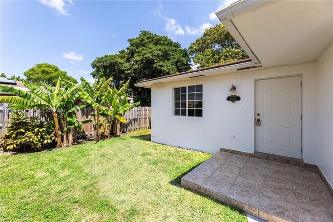 Building Photo - 3027 SW 24th St