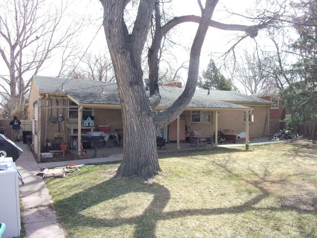 Building Photo - House For Lease
