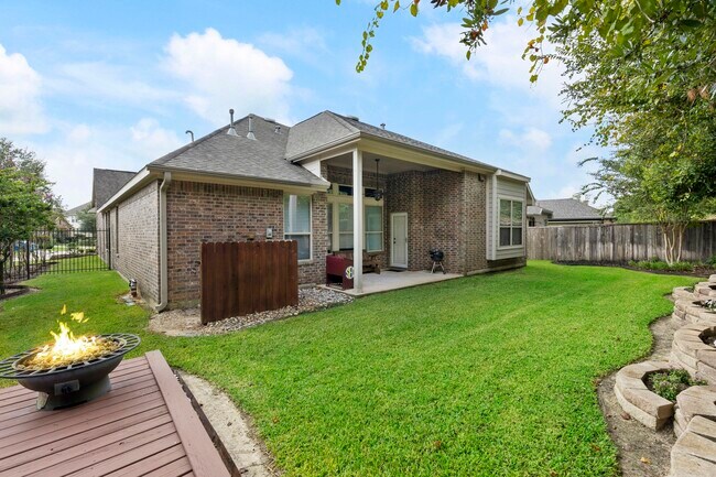 Building Photo - 102 Buck Trail Pl