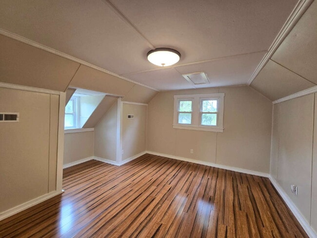 Building Photo - 844 Old Church Rd