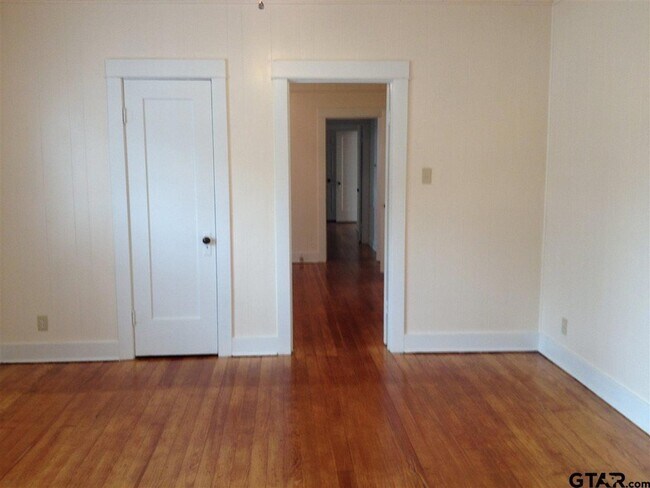 Building Photo - 632 Nacogdoches St