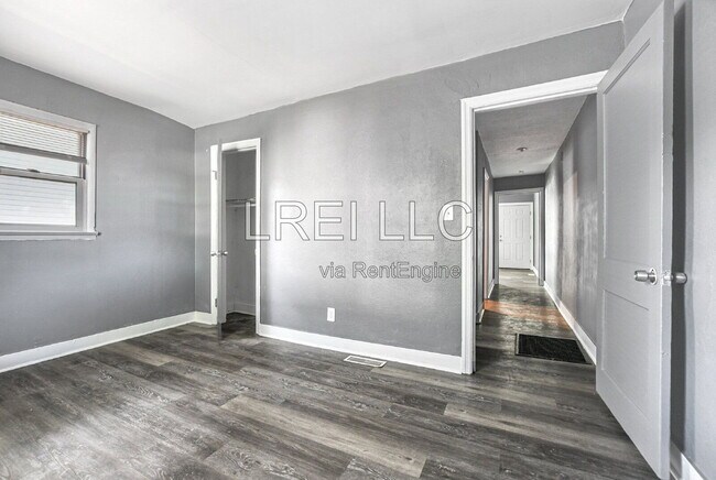 Building Photo - 3127 Southern Ave