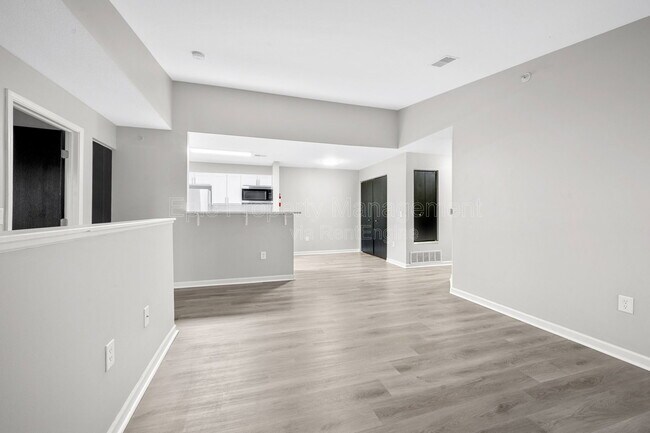 Building Photo - 9010 Charlotte Ct