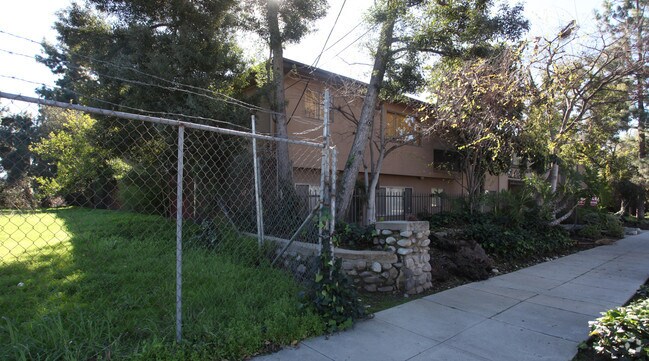 Building Photo - 606 N Avenue 66