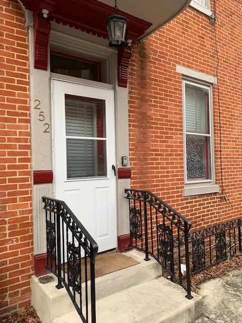 Building Photo - 252 Cumberland St
