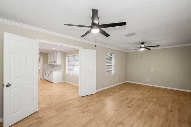 Building Photo - 5037 W 43rd St