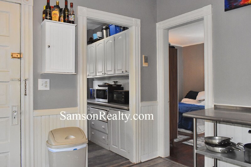 Building Photo - 219 Cole Ave