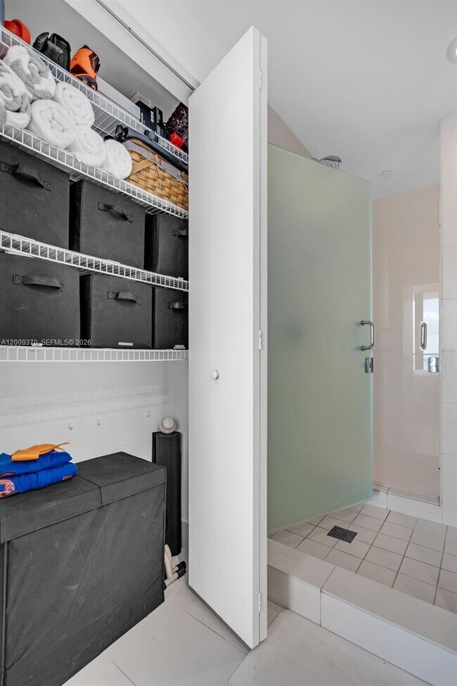 Building Photo - 501 NE 31st St