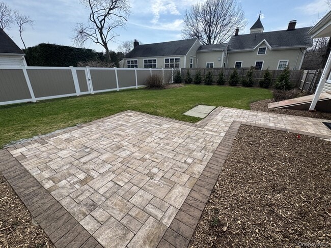 Building Photo - 496 N Country Rd