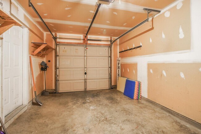 Building Photo - 405 Donelson Loop