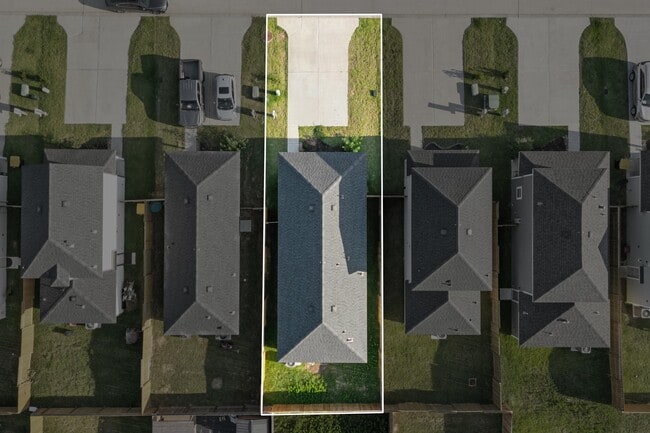 Building Photo - 16759 N Marie Vlg Dr