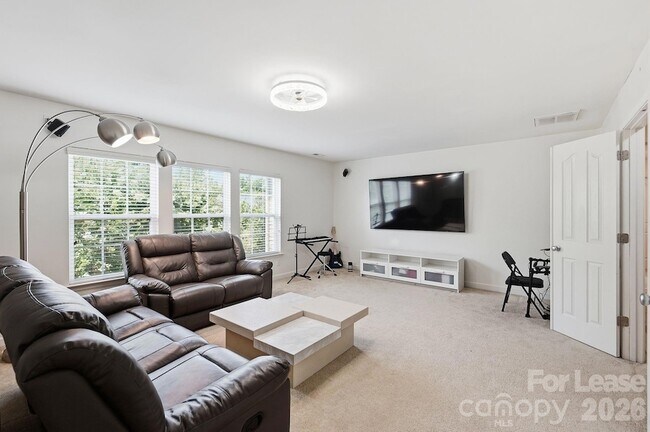 Building Photo - 8120 Madrigal Ct
