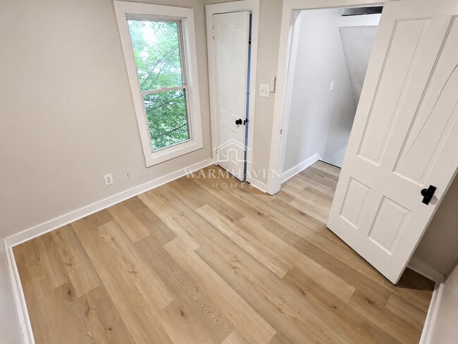 Building Photo - 402 Hall Ave