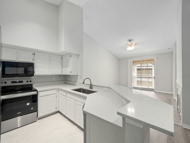 Building Photo - 8300 Elm Park Dr