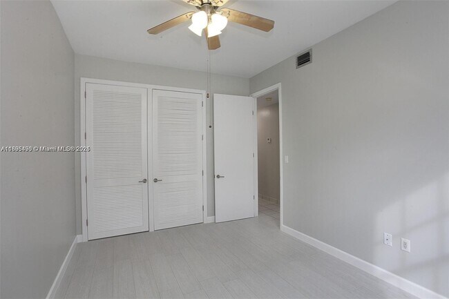 Building Photo - 49 Majorca Ave