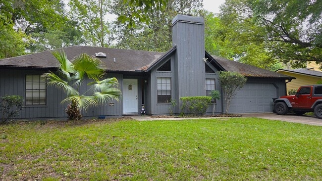 Primary Photo - FOR FRENT Home near UF. 3 Bed, 2 bath, 2 c...