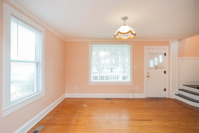 Building Photo - 909 Clarke St