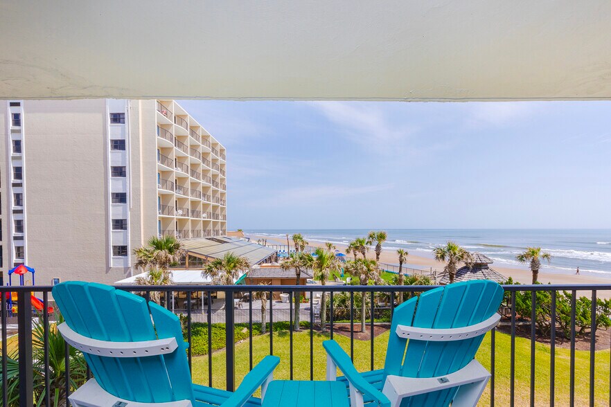 Livingroom Balcony - 2425 S Atlantic Ave