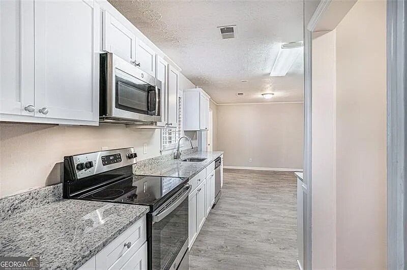 Building Photo - 3005 Hidden Dr