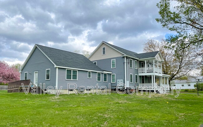 Building Photo - 132 Middle St