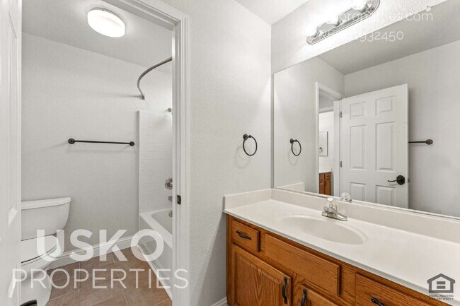 Building Photo - "Spacious 4-Bedroom Retreat with 2.5 Baths...