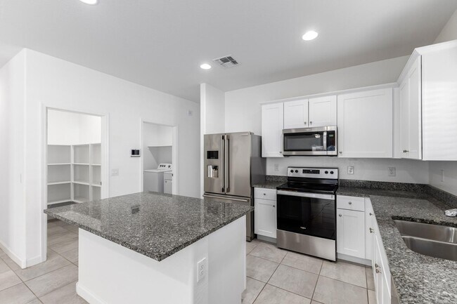 Building Photo - 3241 W Shanley Ave