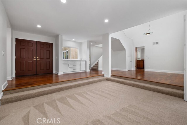 Building Photo - 39 Silver Crescent