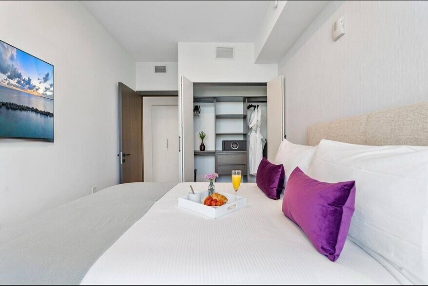 Building Photo - 398 NE 5th St