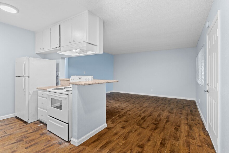 Building Photo - 927 Daisy Ave
