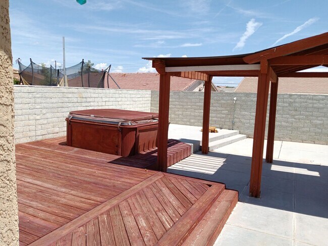 Building Photo - Adorable Single Story 3/2/2 car Ready Now