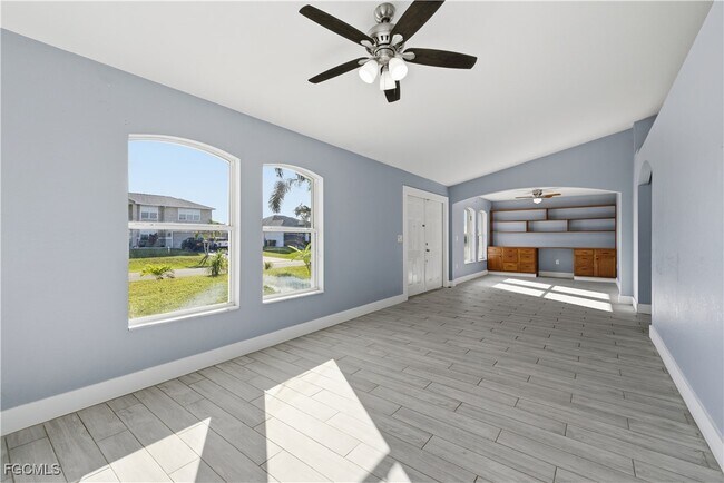 Building Photo - 1134 NE 4th Pl